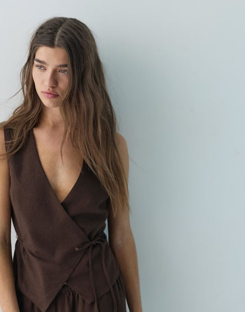Vest in brown